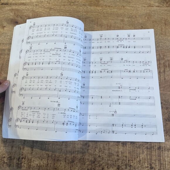 NEUF DISNEY'S PRINCESS CHRISTMAS ALBUM PARTITIONS PIANO VOCAL GUITAR - Picture 8 of 8